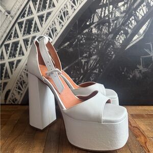Intervalle leather Elegant White Platform Heels